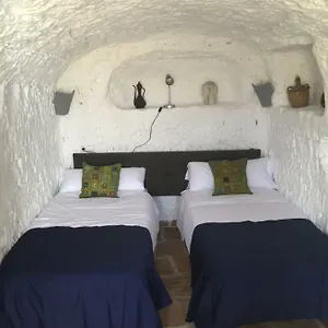 Bed and breakfast The Cave Of Dreams, Baza